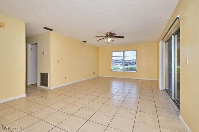 Foto del edificio - 4104 SE 12th Pl