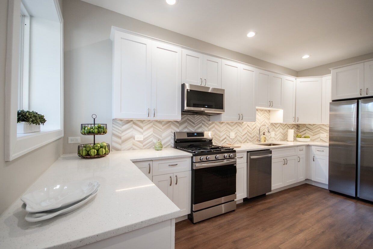 Kitchen - 2327 N Southport Ave