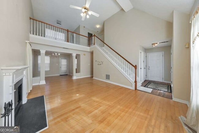 Building Photo - 2025 Baramore Oaks Dr