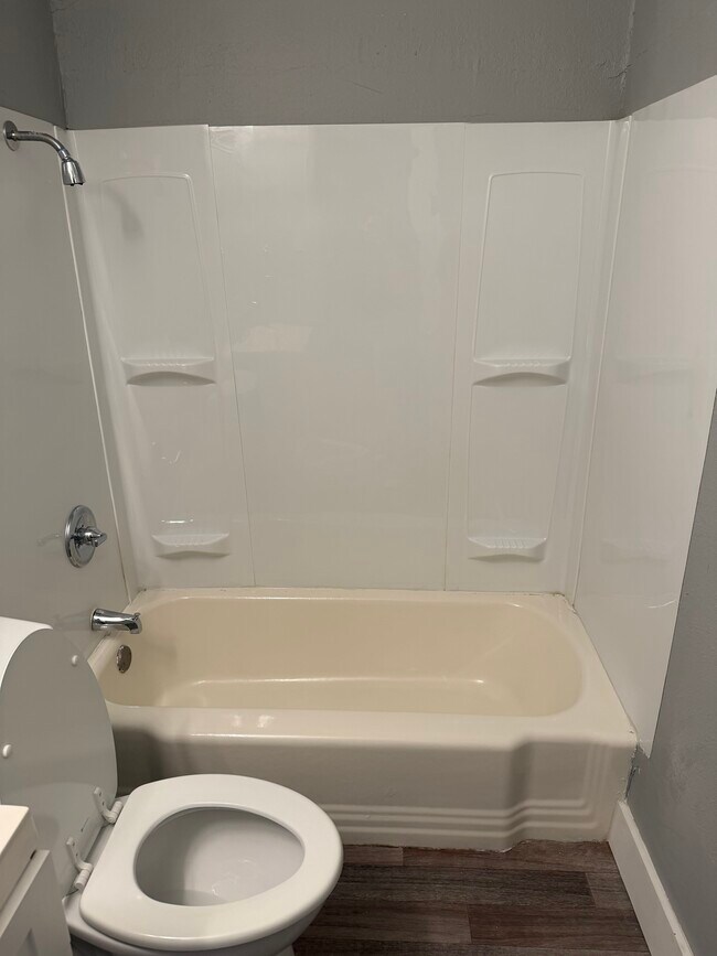 Building Photo - Pine Street Terrace