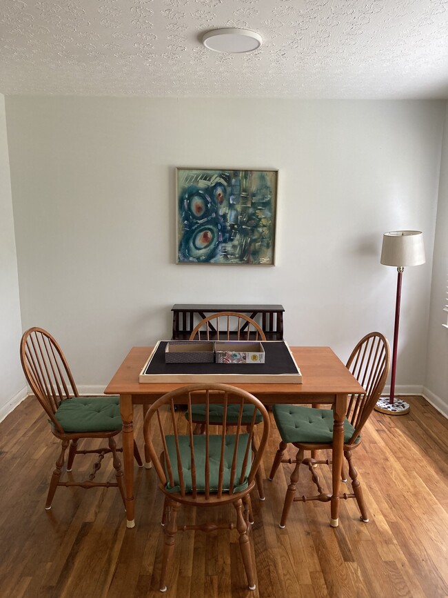 Diningroom - 1695B E Broad St