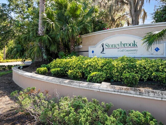 Foto del edificio - 811 Fairwaycove Ln
