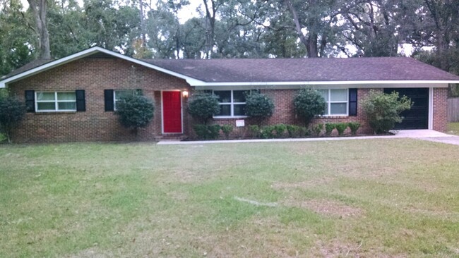 Building Photo - 831 Devon Drive