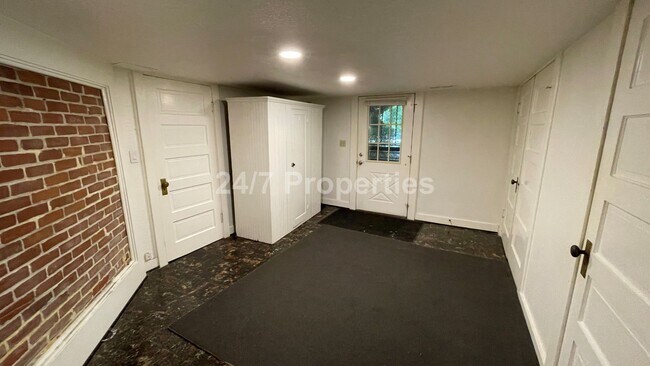 Foto del edificio - Spacious 1 BD | 1 BA on a Beautiful Proper...