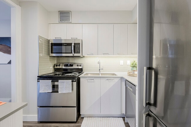 Building Photo - Alexandra