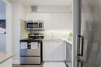 Building Photo - Alexandra