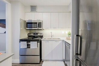 Building Photo - Alexandra