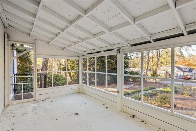 Building Photo - 2453 Blackmon Dr