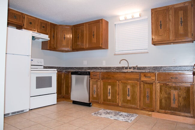 Building Photo - 809 Diamond Ct