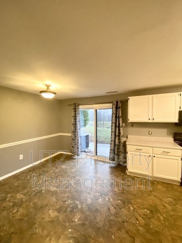Building Photo - 4313 White Oak Ct