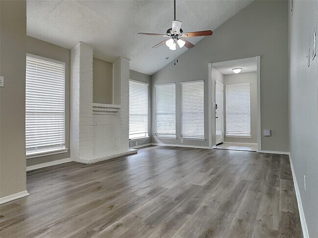 Building Photo - 23318 Pebworth Pl