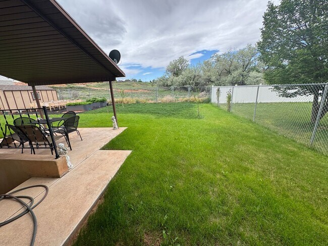Foto del edificio - Spacious 4-Bedroom Home in Roosevelt, UT!