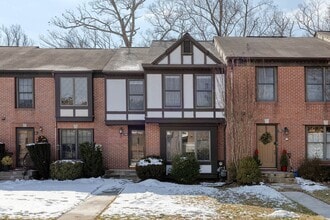 Building Photo - 38 Tudor Ct