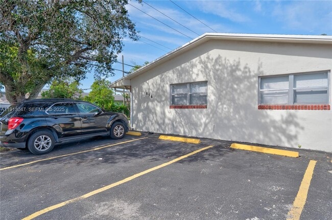 Foto del edificio - 856 SW 10th St