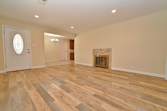 Building Photo - 4048 Lillian Dr