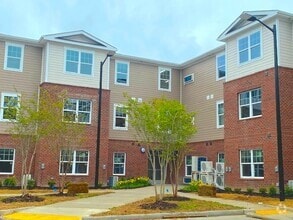 Building Photo - Old Hundred Trace
