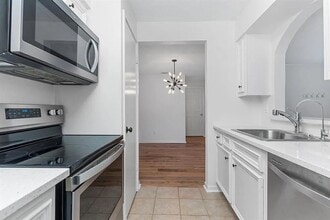 Building Photo - 1100 Augusta Dr