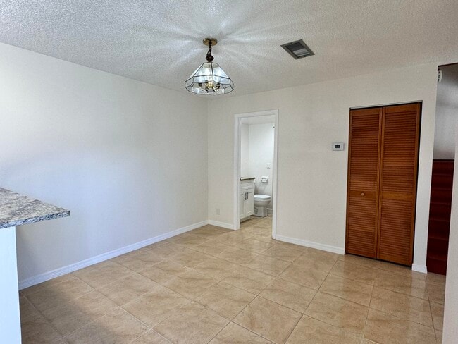 Building Photo - 203 Lake Arbor Dr