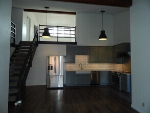 355 W Deloney Ave