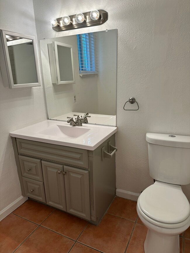 Building Photo - 4107 Sunset Dr