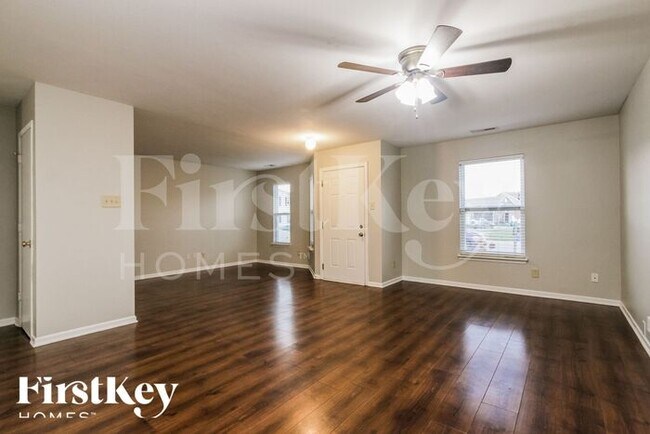 Foto del edificio - 807 Brookshire Dr