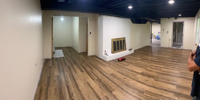 Building Photo - 690 Gordon Dr