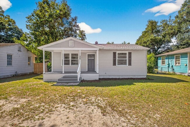 Building Photo - MOVE IN SPECIAL: HALF OFF first full month of rent!!!