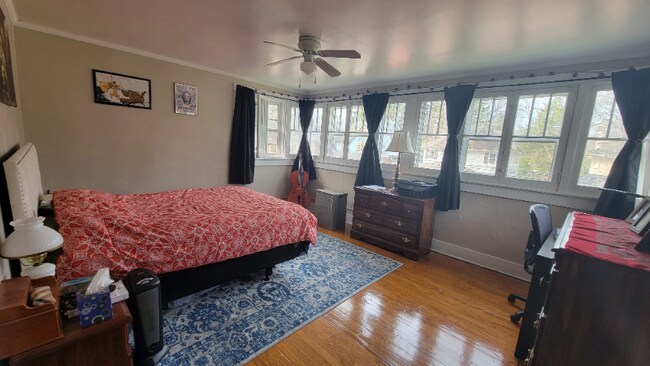 Foto del edificio - 57 Mayfield Ave