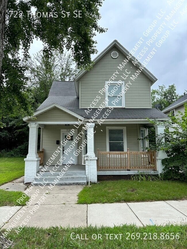 Building Photo - Huge SE South Hills House 4 Bedroom 2 Bath...