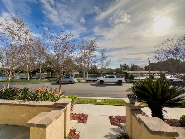 Building Photo - ~RARE FIND~ IN LAKE HARVESTON FOR RENT! CE...