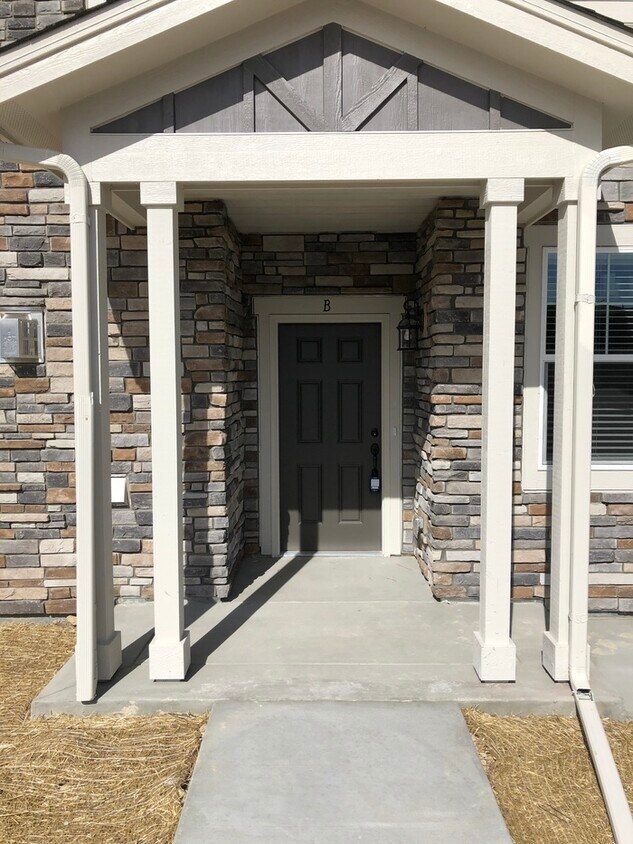 Foto principal - 24856 E Calhoun Pl