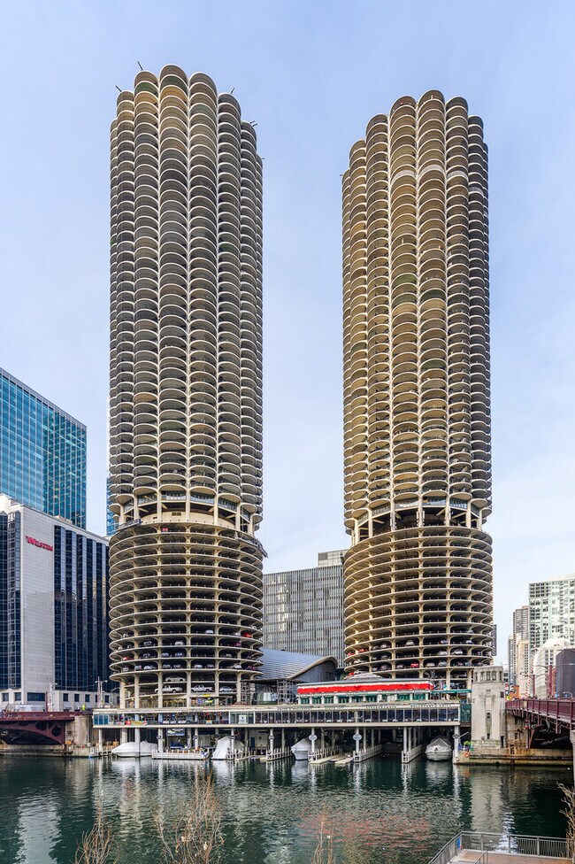 Building Photo - 300 N State St