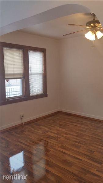 Building Photo - 2929 S Lyman St