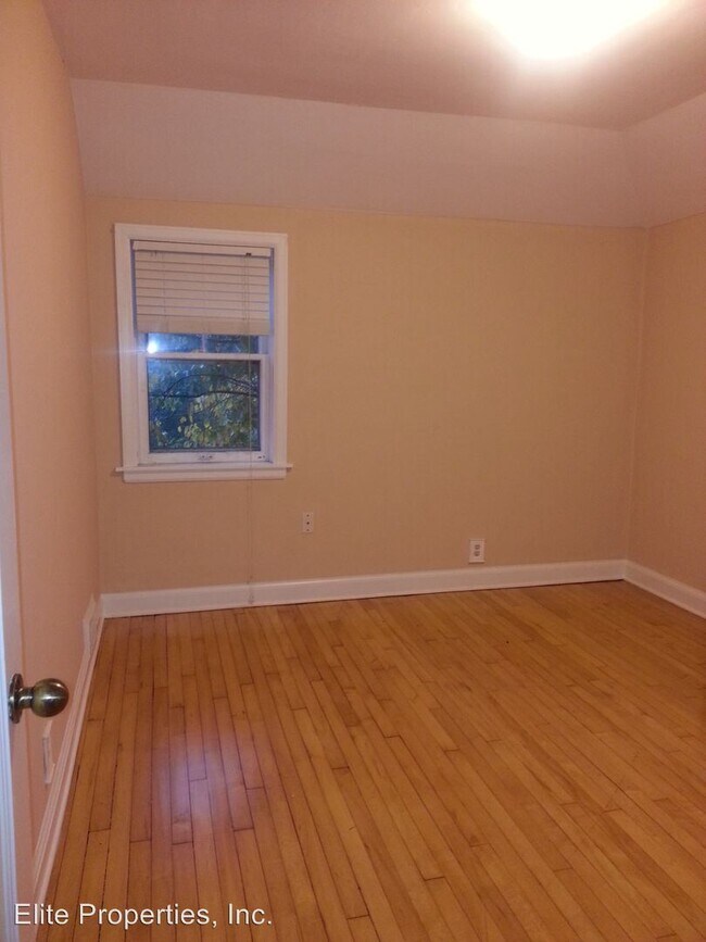 Foto del edificio - 7135-7137 W Bluemound Rd