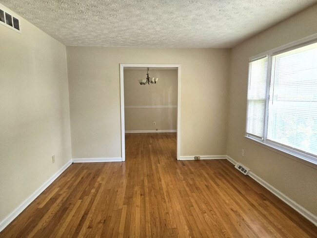 Photo - 50% OFF RENT UNTIL 2026!  House in Gainesw...