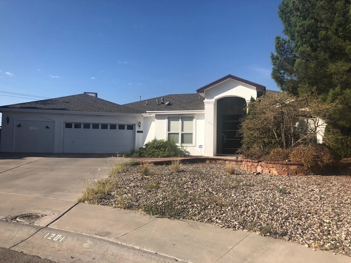 Foto principal - 1201 Stone Ridge Pl
