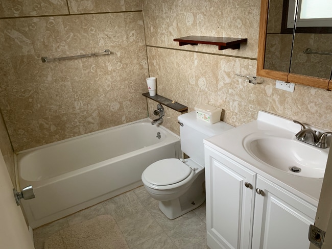 Building Photo - 642 S 6th St