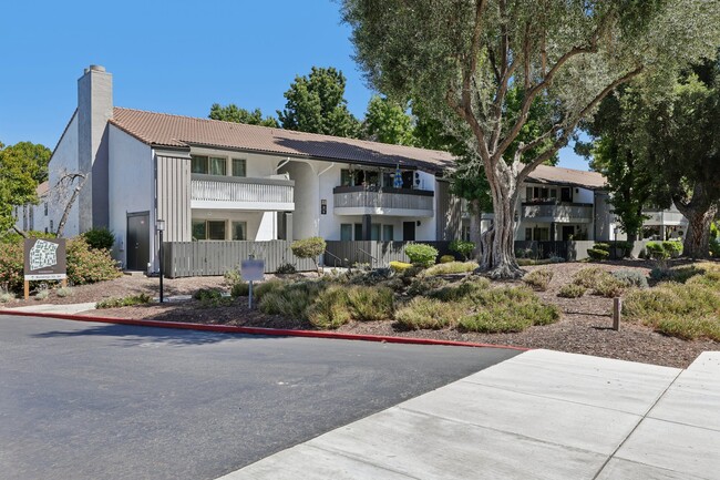 Foto del edificio - Summerwood Apartments