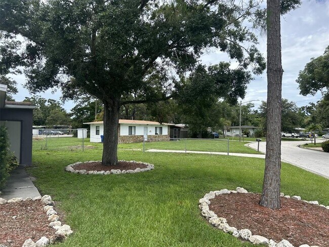 Building Photo - 4491 Crestwood Dr N