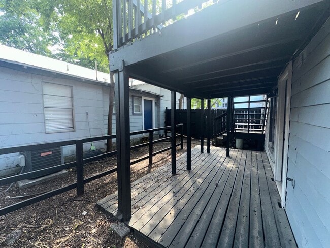 Building Photo - Updated, Charming 1 BR / 1 BA Home Downtow...