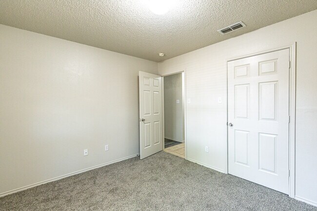 Foto del edificio - 3 Bedroom Duplex