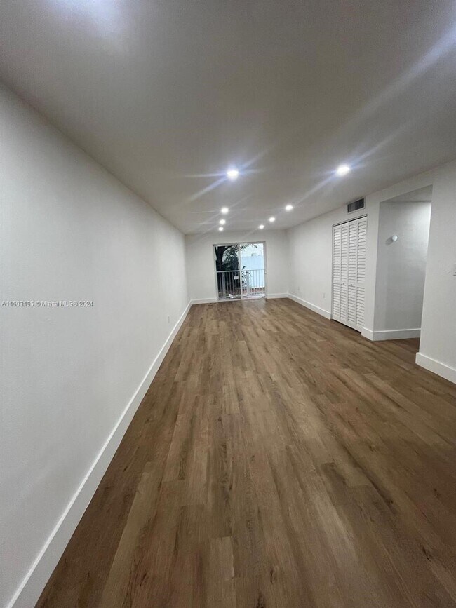Foto del edificio - 836 SW 1st St