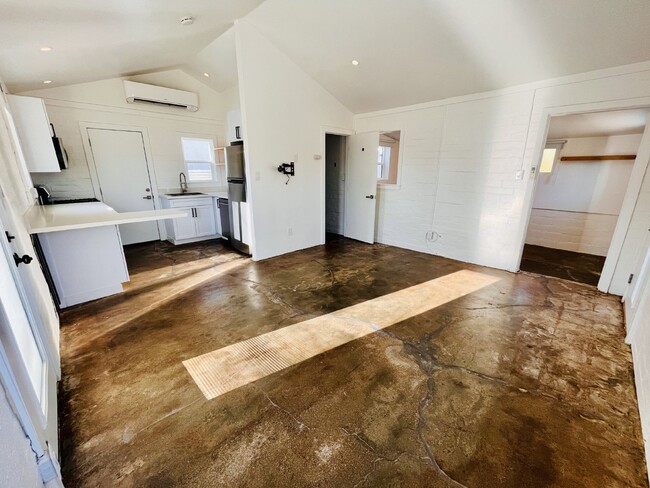 Building Photo - Renovated Studio Cabin in Friendly Hills