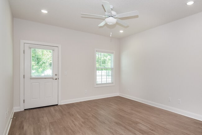 Building Photo - 1096 Walker Point Way