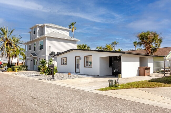 Photo - 18053 2nd St E House