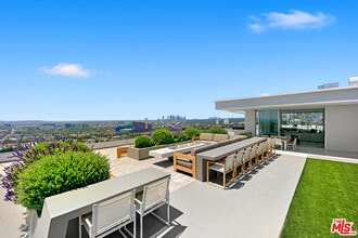 Building Photo - 1100 Alta Loma Rd