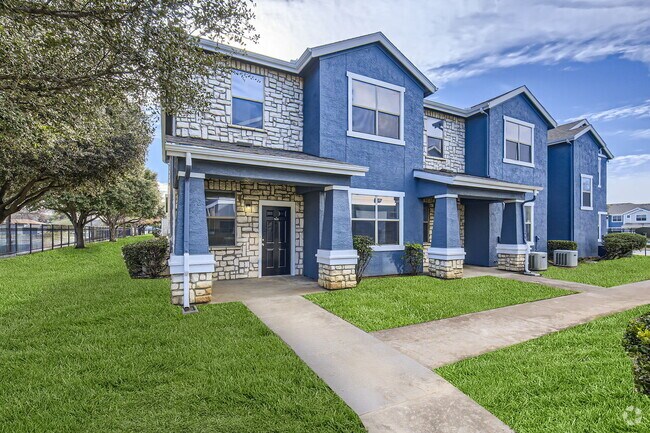 Upscale High Rise Apartments With Community Garden Dallas Tx
