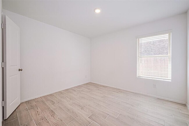 Building Photo - 9603 Fulvetta Briar Ct