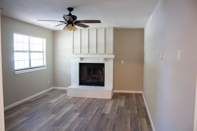 Building Photo - 542 Glacier Dr