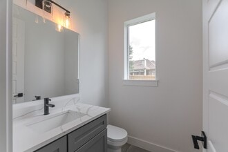 Building Photo - 624 Edgewood Dr